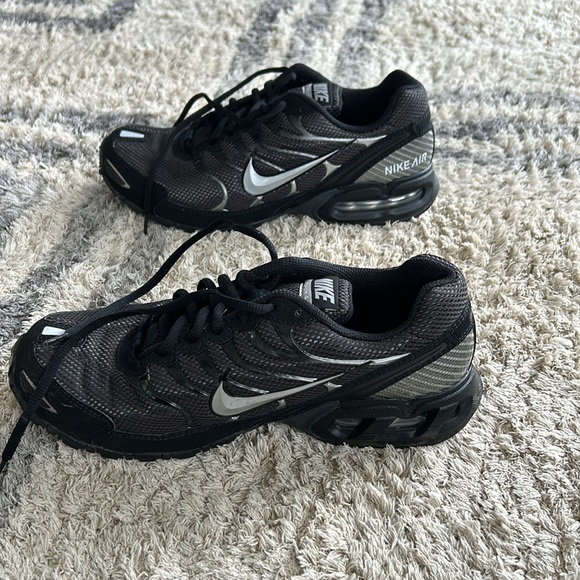 Men’s size 10 Nike Sneakers - Picture 3 of 5